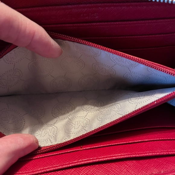 ♥️ Red Michael Kors Wallet♥️ - Picture 9 of 13